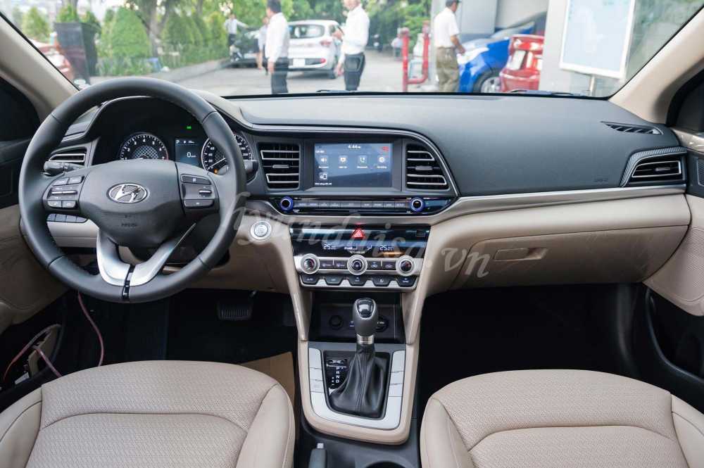 Giá Hyundai Elantra 2019 Lăn Bánh 4